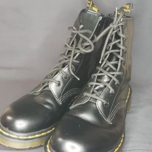 1460 Dr. Martens Boots